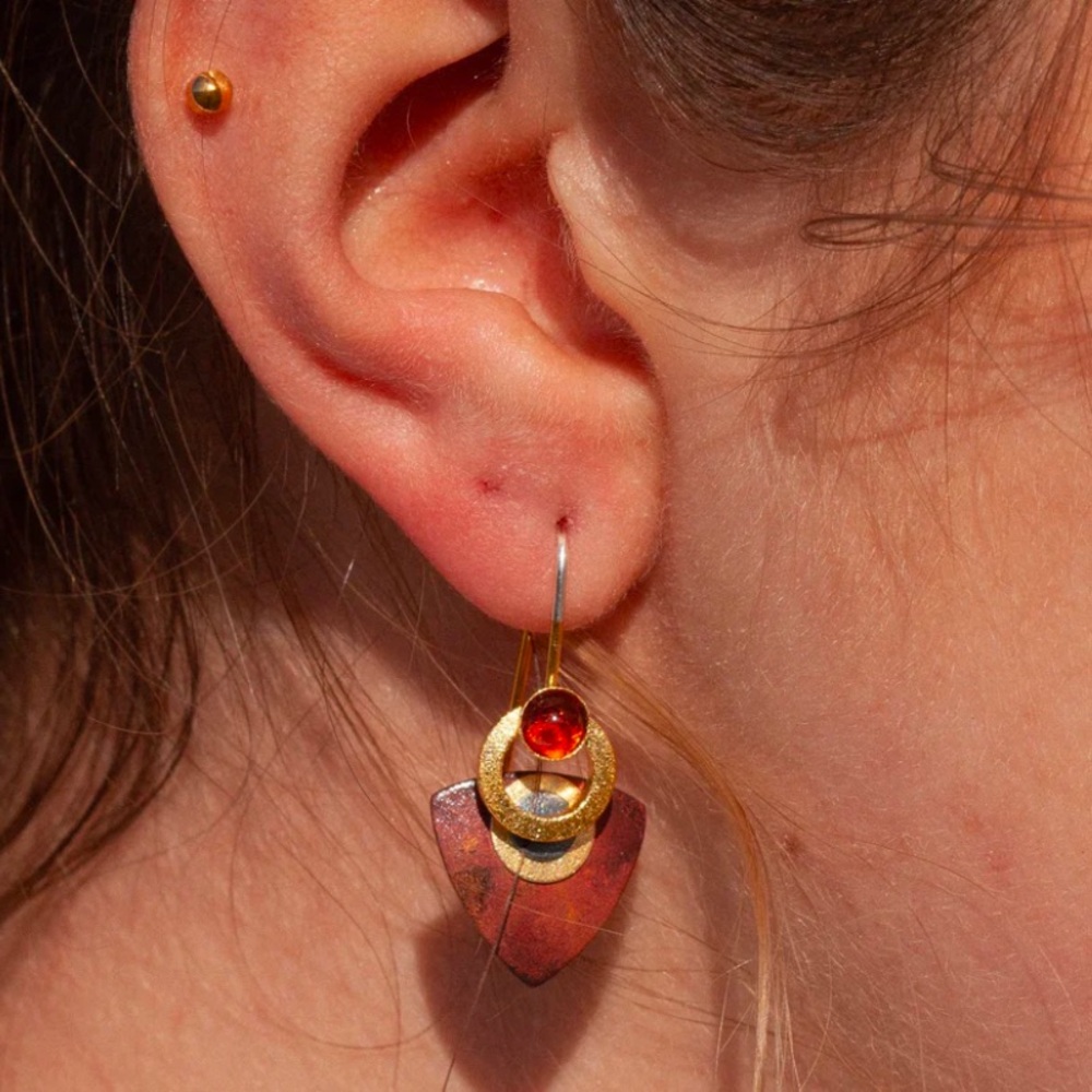 KEITH LEWIS STUDIO Tiny French Loops earrings 18k gold - Picture 2 of 4